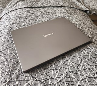 Lenovo IdeaPad Slim 3 15IRH10 - Casi Nuevo