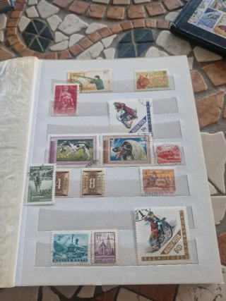 Raccolta francobolli dal mondo
