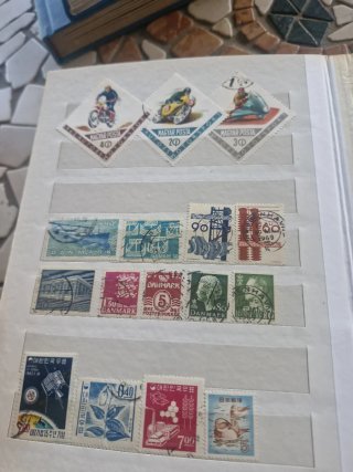 Raccolta francobolli dal mondo