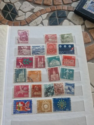 Raccolta francobolli dal mondo