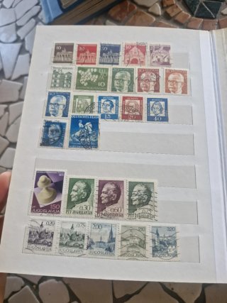 Raccolta francobolli dal mondo