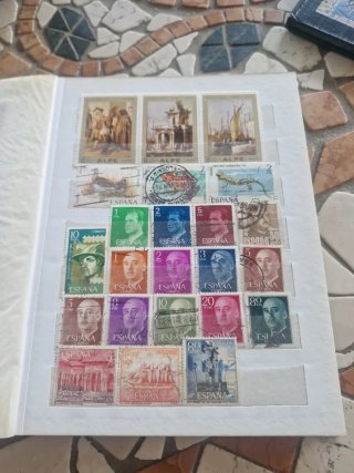 Raccolta francobolli dal mondo