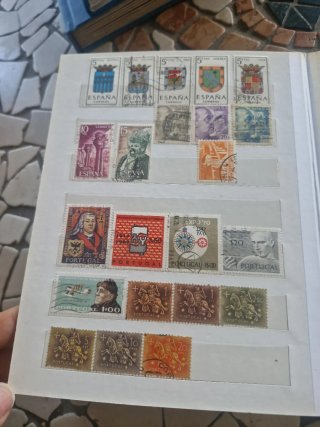 Raccolta francobolli dal mondo