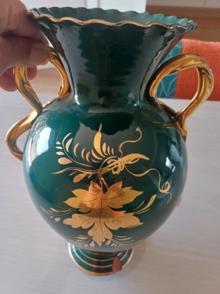 Vaso in ceramica verde con decori oro