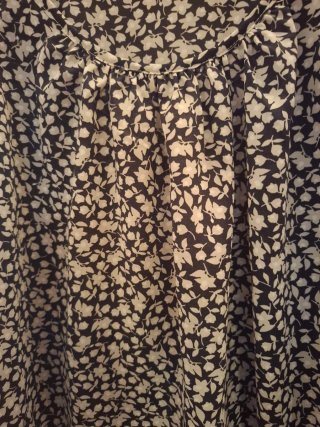 Blusa Emery Rose flores negra y blanca Talla XXL