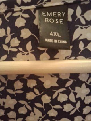 Blusa Emery Rose flores negra y blanca Talla XXL
