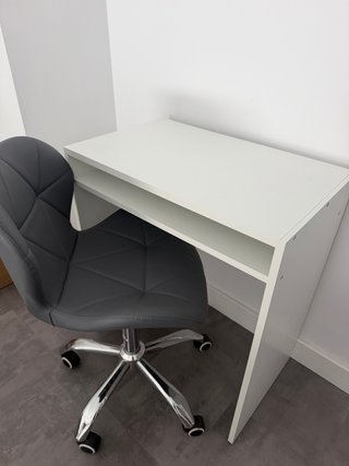 Escritorio y Silla de Oficina