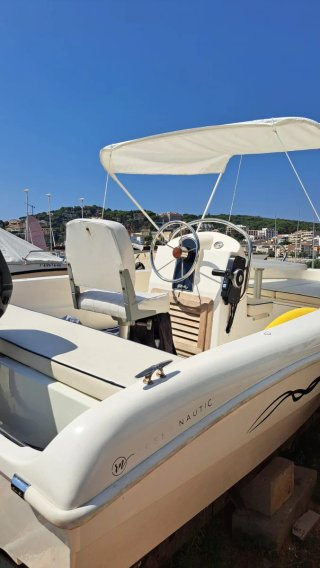 Barco a motor