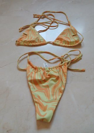 Bikini con falda naranja y amarillo talla 36