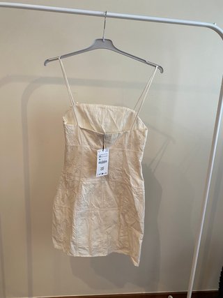 Vestido corto blanco bordado