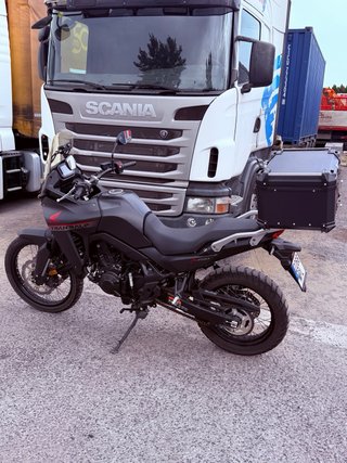 Honda Transalp 750XL 2024 Negra