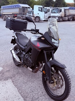 Honda Transalp 750XL 2024 Negra