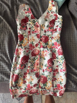 Vestido floral blanco y multicolor