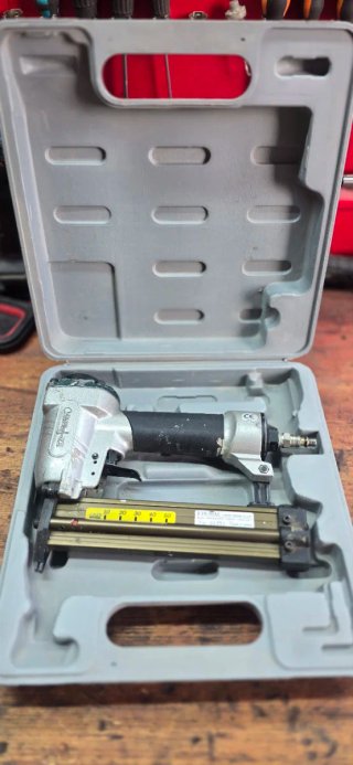 Clavadora Neumática Fasten F18/30C