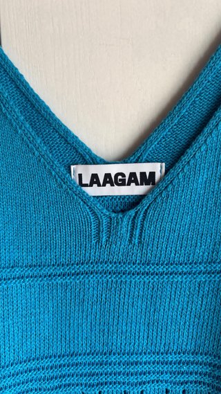 Vestido Laagam azul tejido con calados