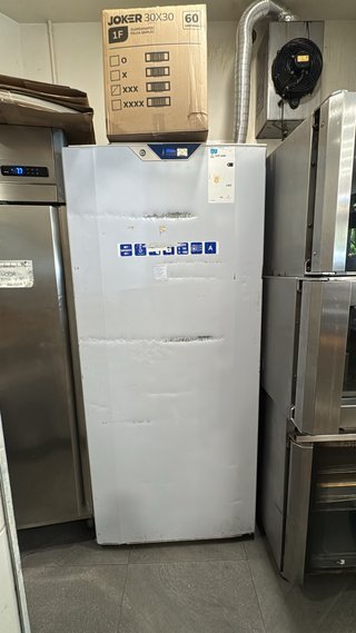 Congelatore verticale ad alta capacità, porta rotta