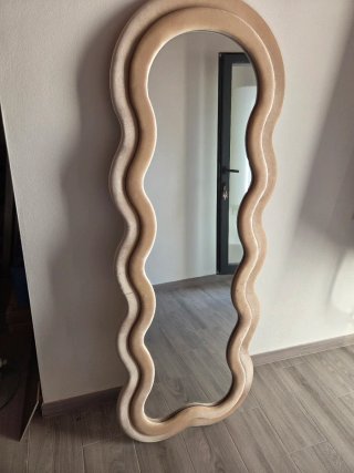 Espejo terciopelo beige ondulado