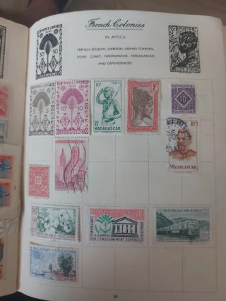 Album di francobolli antichi del mondo e colonie
