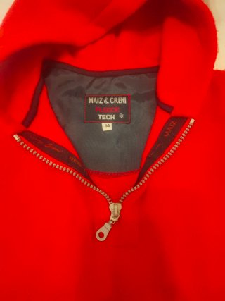 Sudadera de paño roja con parches talla 14 joven