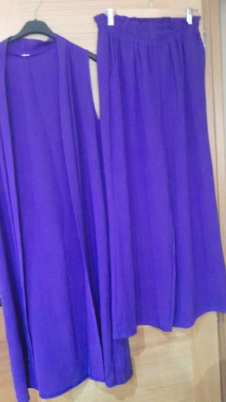 Conjunto chaleco y pantalón morado