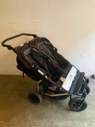 Mountain Buggy Gemelar + 2 Capazos + accesorios