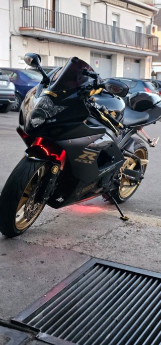 Suzuki GSXR1000 Negra y Dorada CAMBIO CON VOGE 900