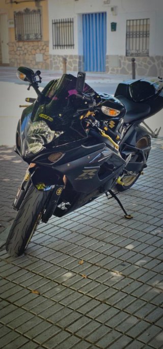 Suzuki GSXR1000 Negra y Dorada CAMBIO CON VOGE 900
