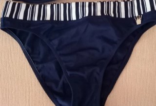Conjunto Bikini marca Triumph Azul y Blanco Nuevo