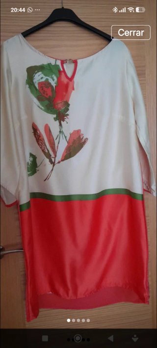 Vestido de tipo seda con estampado floral