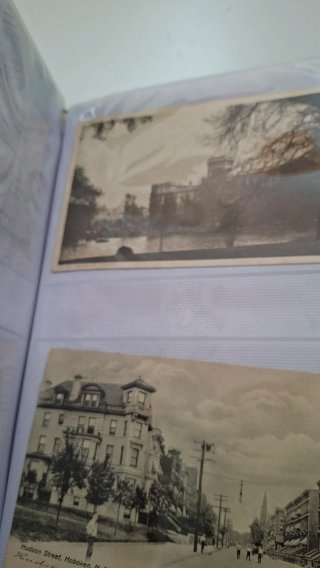 Album di Cartoline Antiche con Francobolli