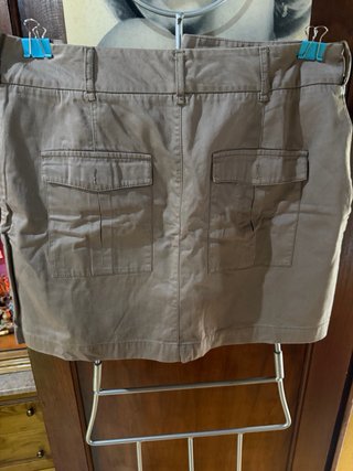 Falda beige de mujer