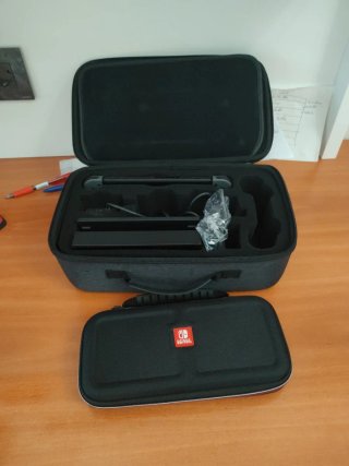 Nintendo Switch + Fundas