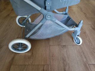 Carrito de muñecas gris con bolsa