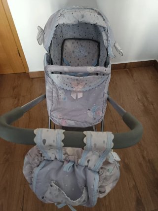 Carrito de muñecas gris con bolsa