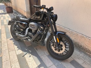 Harley Davidson Roadster 1200 Negra