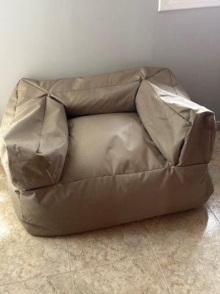Sofá tipo puf beige