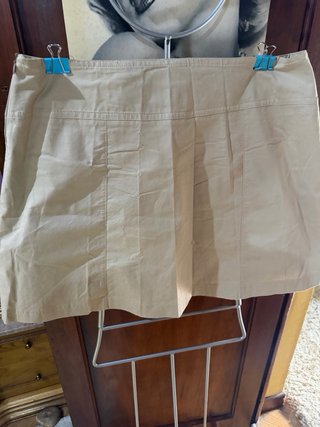Falda corta beige