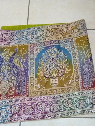 Bellissimo arazzo decorativo pavone