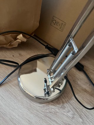 Lámpara de escritorio plateada IKEA