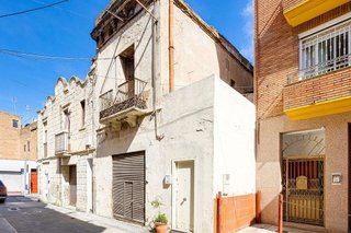 Edificio en venta en El Raval - Safaretjos en Santa Coloma de Gramanet