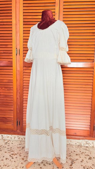 Bata Rociera Blanca con Volantes Verdes