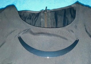Blusa negra seda artificial media luna