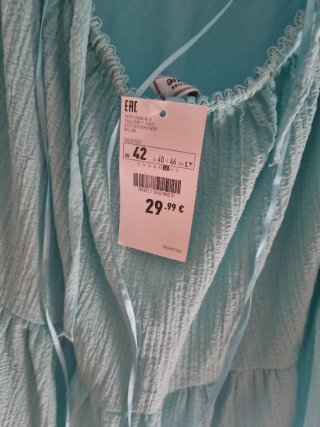 Vestido de verano azul verdoso