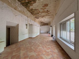 Local comercial en venta en Este en Castellón de la Plana