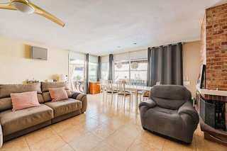Casa adosada en venta en La Morera en Badalona