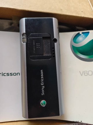 Sony Ericsson V600i Argento