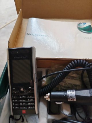 Sony Ericsson V600i Argento