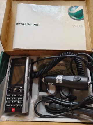 Sony Ericsson V600i Argento
