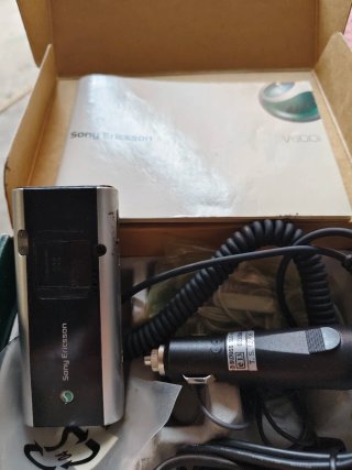 Sony Ericsson V600i Argento