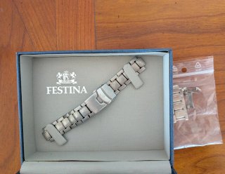 Reloj Festina en caja